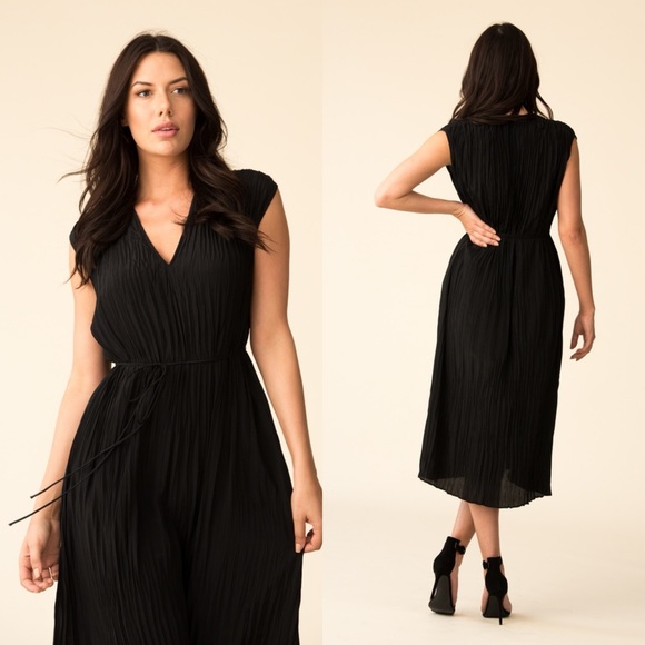 Vince | NWT Crinkle Pleat V-Neck Midi Dress Black M - Picture 1 of 11